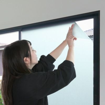 吸盤効果で簡単に貼れる！ 窓貼り目隠しシート 92×180cm2本